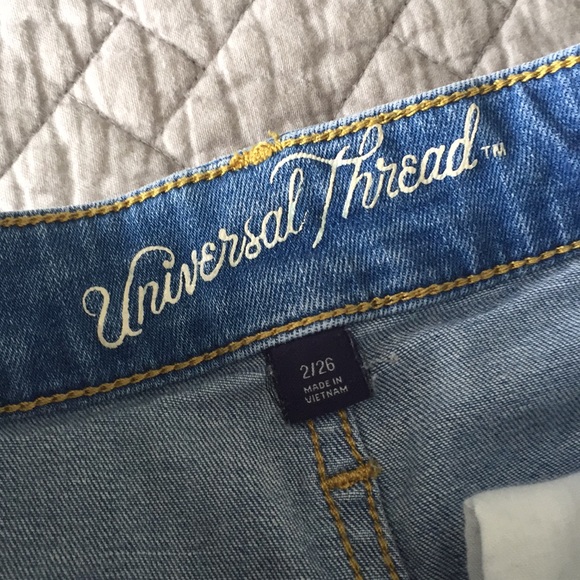 Universal Thread Mid Rise Shorts - Picture 2 of 3